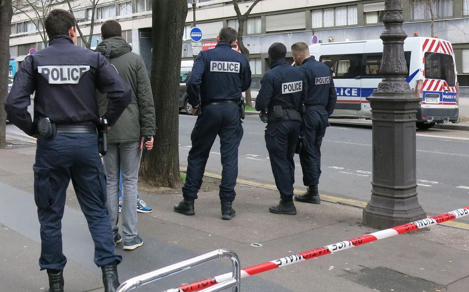 le_Parisien's tweet photo. Un homme retrouvé mort, torturé à la perceuse, à Paris

➡️ Une scène de crime particulièrement terrible et mystérieuse >
https://t.co/edUtxcG2Wk https://t.co/BloeQDQJ1O