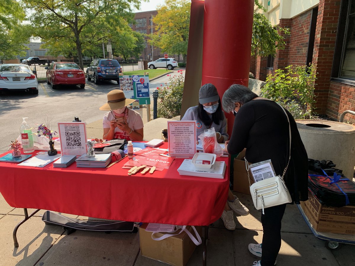 asiatowncle's tweet image. Thank you, thank you to @OCACleveland for leading this #NationalVoterRegistrationDay charge! 加油! 

🗳️ voter registration!
☑️ #completecountcle 2020 census outreach!
💚 hand sanitizer and COVID-19 info from @cwru @apamsa