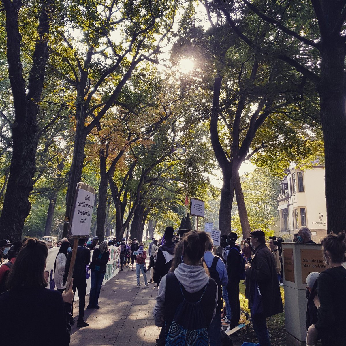 verdiAmazon_NDS's tweet image. Wir haben heute mit @WeAreBremen am Standesamt Bremen-Mitte gegen #rassistische Ungleichbehandlung von Bremer Müttern mit unsicherem Aufenthaltsstatus demonstriert. Uns machen die Gesetze wütend, die zu dieser Ungleichbehandlung führen! Unterstützt die Mütter! #exitracism