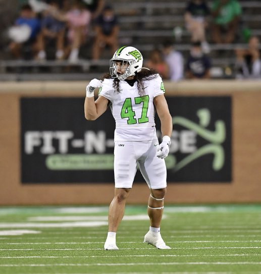 havc3's tweet photo. Really love Mike Villa’s, Nike version,  Hayden Fry Tribute Jersey. The colors, the helmet and retro eagle. Had to post some shots of Silakivai sporting this iconic uniform. Love this!💚💚💚 https://t.co/KWzL4tIRm6