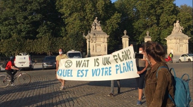 .<a href="/alexanderdecroo/">Alexander De Croo 🇺🇳</a> .<a href="/egbertlachaert/">Egbert Lachaert</a> Veel succes met de federale onderhandelingen! 

Wat is uw plan om de ecologische ineenstorting aan te pakken waarvoor alle regeringen wereldwijd dringend actie moeten ondernemen?  🌍🔥⌛️

#TellTheTruth #ActNow