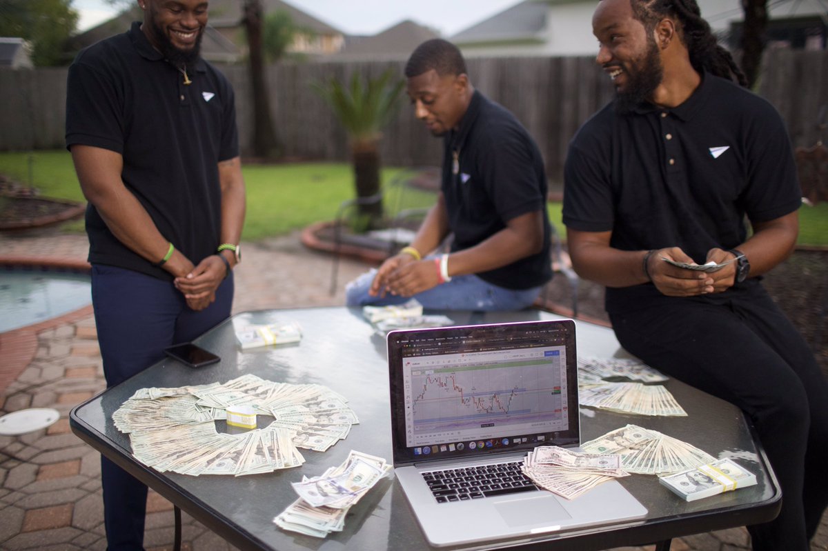 ddavis_4's tweet photo. Counting 50 Bandz In Cash While We Floating 50 Pips In Profit At The Same Damn Time!! We Don’t Work For Money Our Money Work For Us! #WithdrawByTheGrand #BlueProfits #ChartGods https://t.co/QNPAosDASE