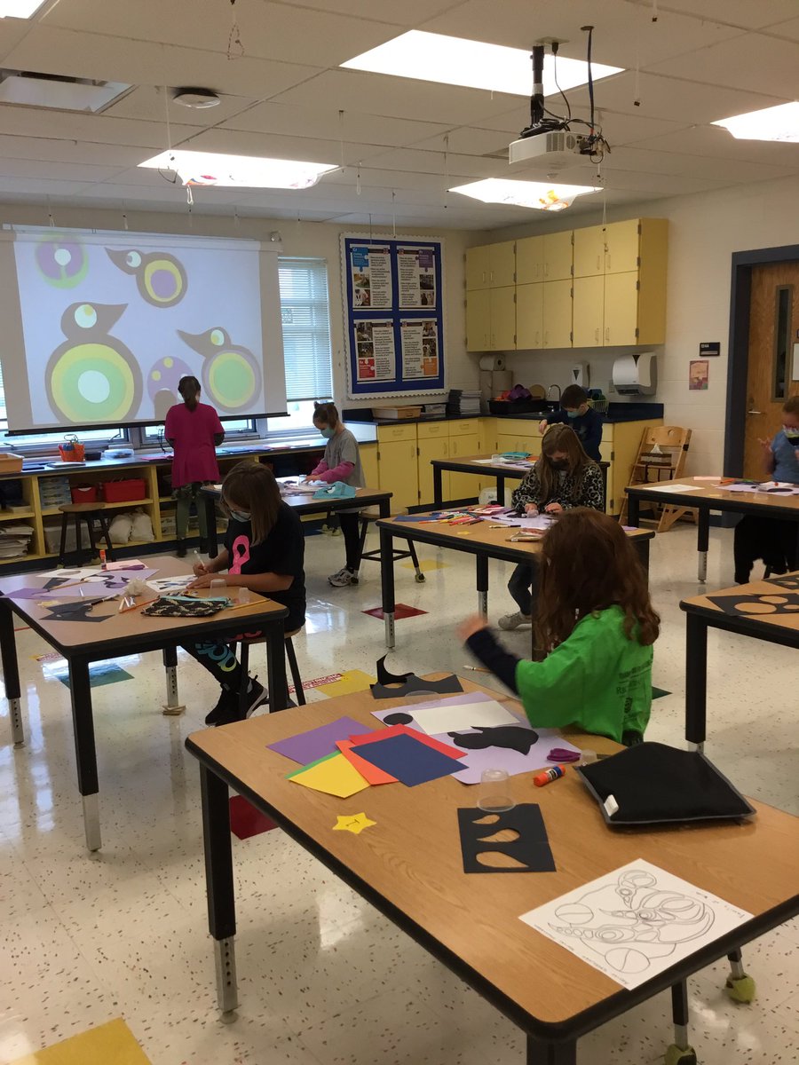 BerthLovesART's tweet photo. #artatkbk cutting, arranging and attaching has begun! Learning about Woodland Style Artwork and creating Little Bird Collages. https://t.co/3kjEeYe4Lp