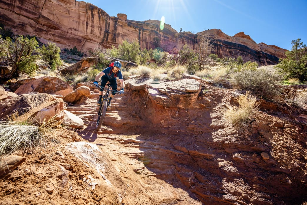 Towering red cliffs, the fragrant wafting of juniper and sage, blue sky for days, and #singletrack that snakes off endlessly into the horizon: that’s desert riding—it’s magical. There are a few things first-time visitors should know. https://t.co/8ZvGwd4q1i https://t.co/PJ6wxinBDs