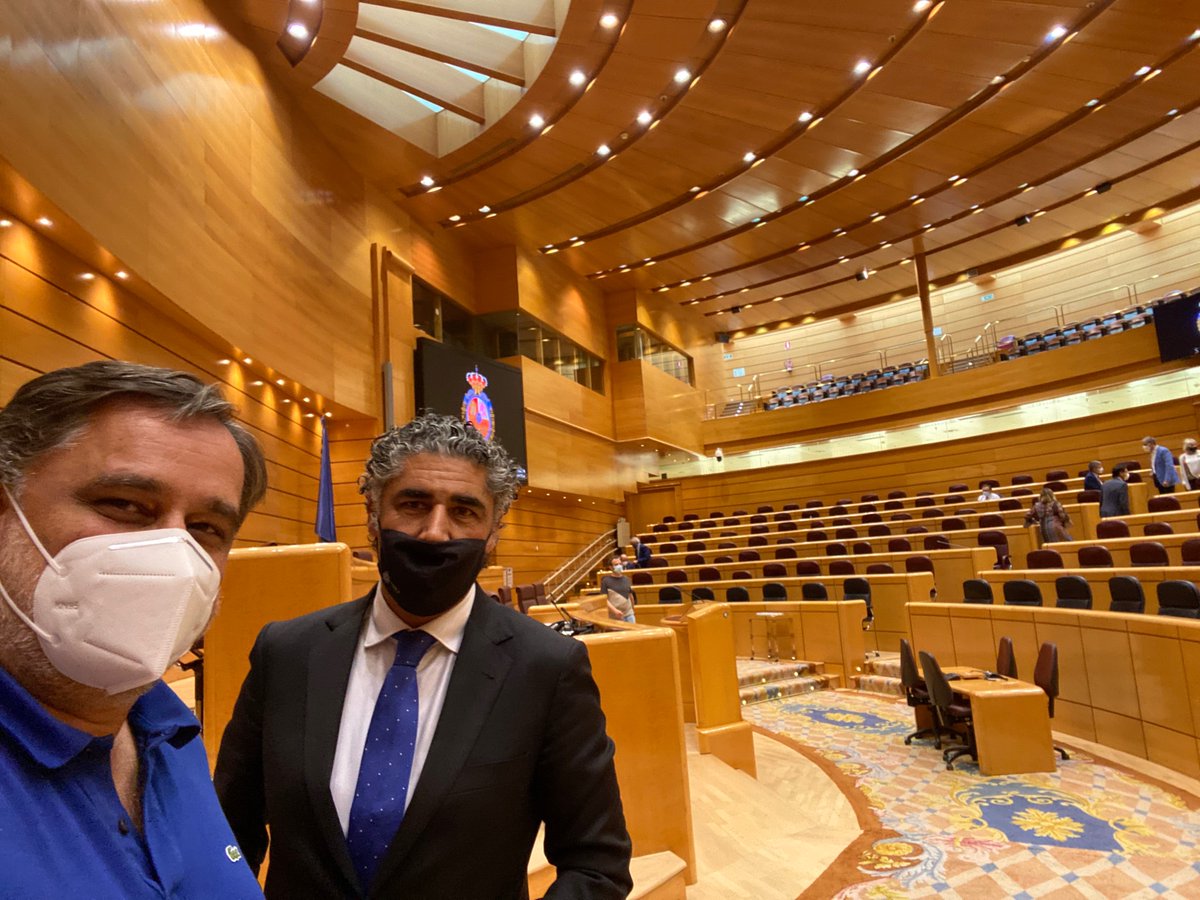 vente_un's tweet photo. Hoy hemos estado en el Senado presentado nuestra plataforma Vente a Vivir a un Pueblo!!! 😀👍 Los Senadores de la Comisión de Despoblación se han mostrado muy interesados y dispuestos a apoyar este proyecto por innovador, eficaz y necesario en estos nuevos tiempos. Gracias!! https://t.co/81fH3kExlT