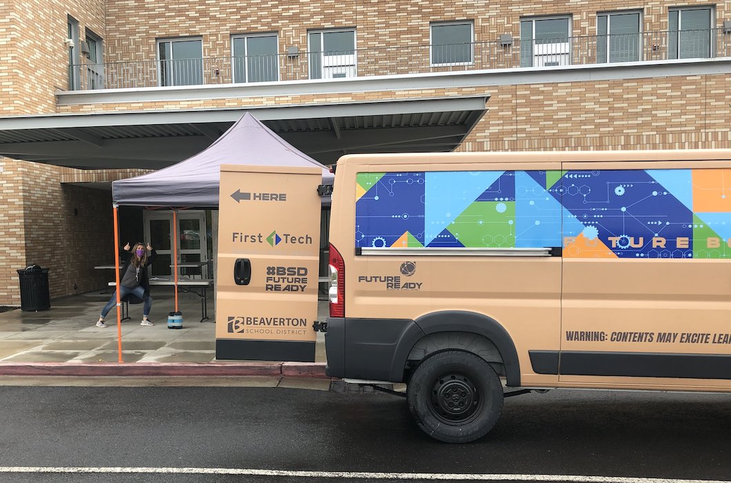 Welcome to our newest school: FLEX Online! That's the amazing @mrslangton getting kids excited about school, and making sure they get what they need. <a href="/FirstTechFed/">First Tech Fed</a> <a href="/BeavertonSD/">Beaverton Schools</a> #futurebus #bsdfutureready