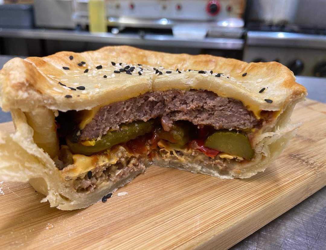 PIEd_PIEper's tweet photo. I have just saved 2020 ๐จ๐ปโ๐ณ๐๐
Mc Cheese Burger Pie!!
#chesterfood #chesterfoodanddrink #chestereats
#independentchester
#welovegoodtimes #chestertweets @McDonalds https://t.co/cpmCXEP7zR