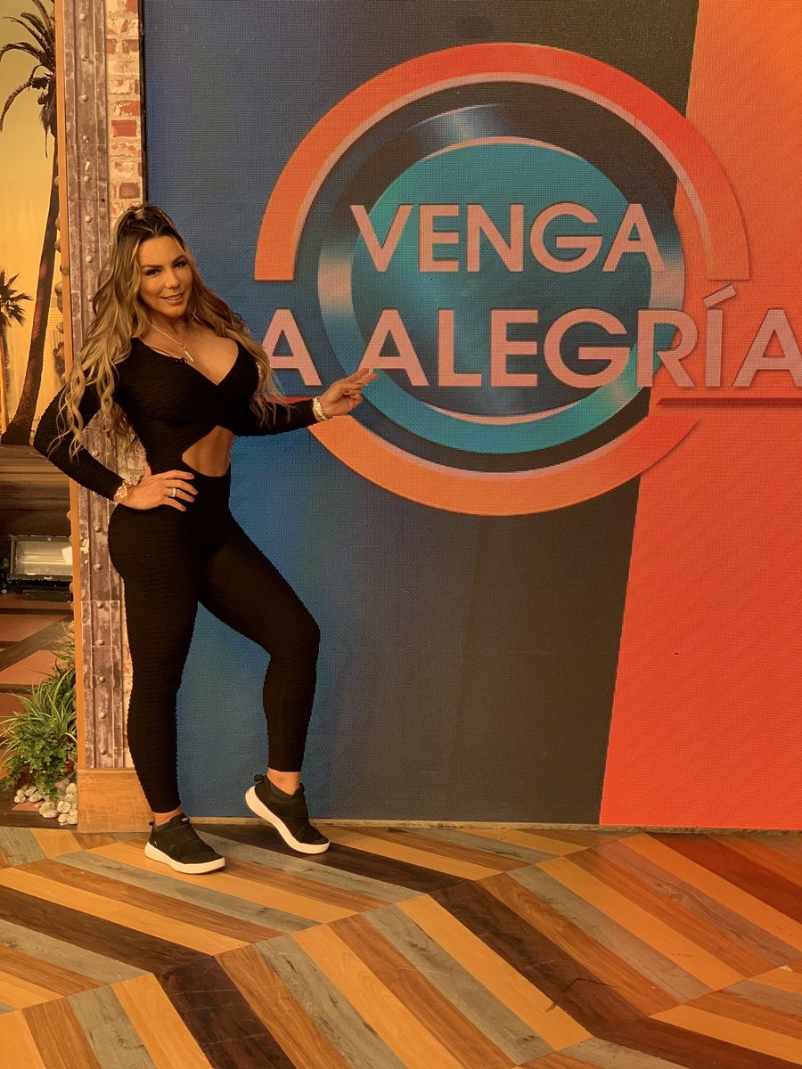 Vanessa La Vecina Vengaaaaa La Alegria Mi Gente Bellaaaaa Vamos Hacer Yoga Con El Maestro Alejandro Maldonado Namaste 11 11 Por Aztecauno Namaste Yoga Vengalaalegria Aztecauno