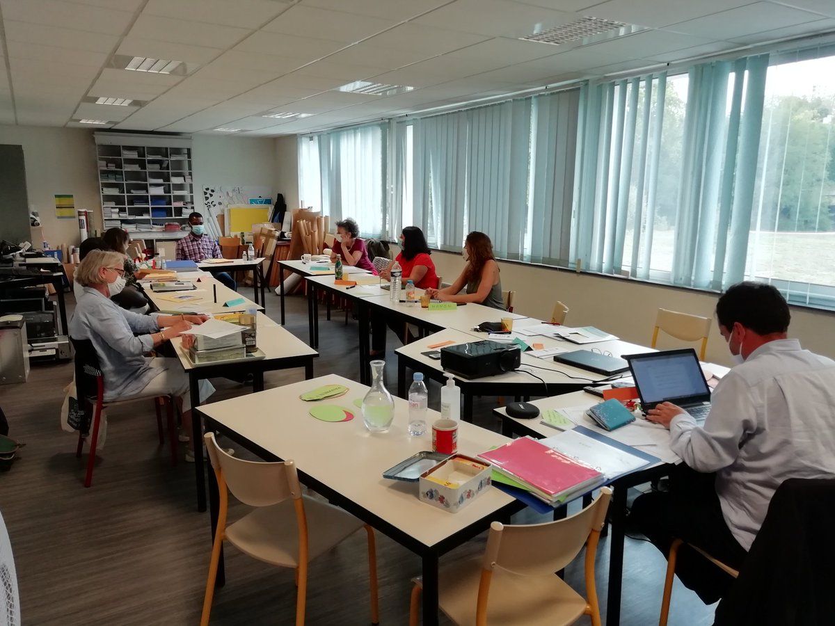 delpechdamien's tweet photo. À #Poitiers avec @GuillaumeDouet de l'#IEDH, nous échangeons pour mieux accueillir &amp; comprendre les personnes en #errance. Du Projet National de @CARITASFRANCE aux réalités de terrain, nous devons être au plus proche des besoins des personnes. @NvelleAquitaine #FDVA #FORMATION https://t.co/ULGlXMPLij