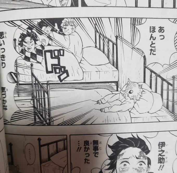伊は枕いっぱい置いて高くするのが好きなのかな???喉つぶれてるからなのかな????はーーーーかわいい? 