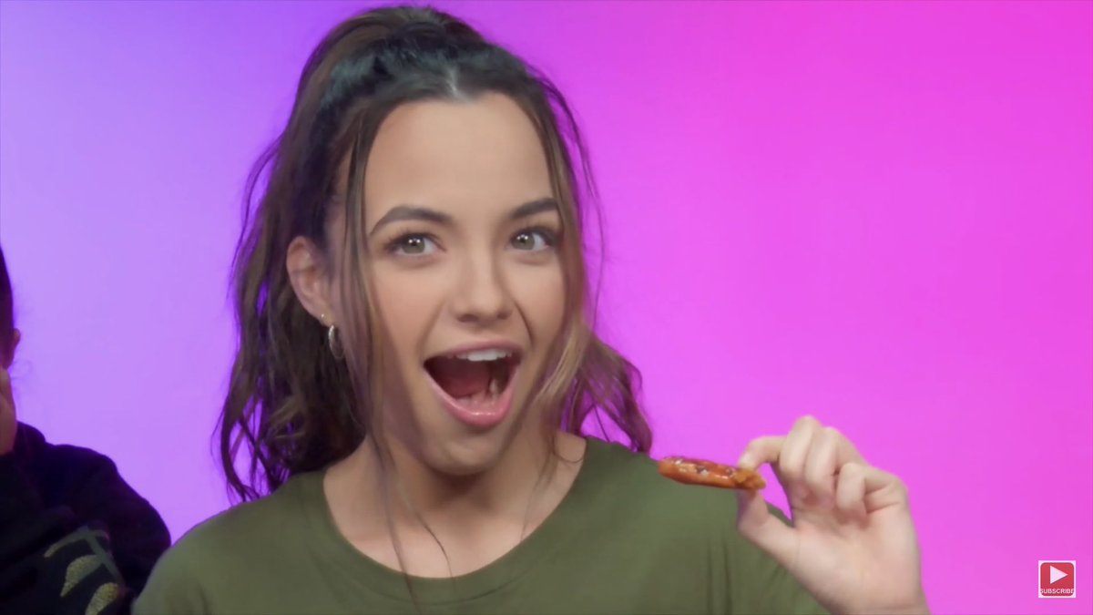 nessqclips's tweet photo. We all know that Vanessa hates condiments https://t.co/TXirGtlXTN