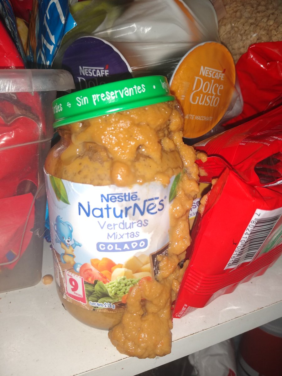 mayfer_24's tweet photo. @NestleContacto holaa, necesito reclamar x un colado que explotó sólo en la despensa y aún no vence. https://t.co/Oler2Dd58f