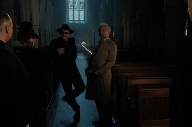 Now, let me tempt you with some 1941 Crowley coming to save his angel and his books while also showing off in front of nazis (with cameos from said angel, cause how do you expect me to cut him out of this scene?)