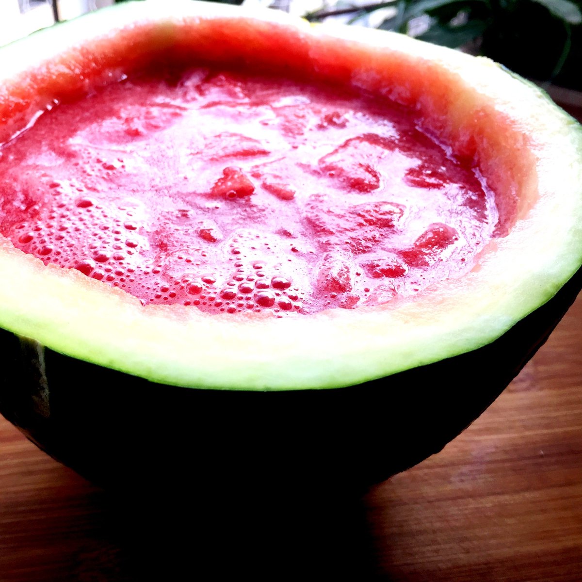 Watermelon Juice in its Shell
tastesoyum.com/watermelon-jui…

#watermelon #juice #drink #chilling