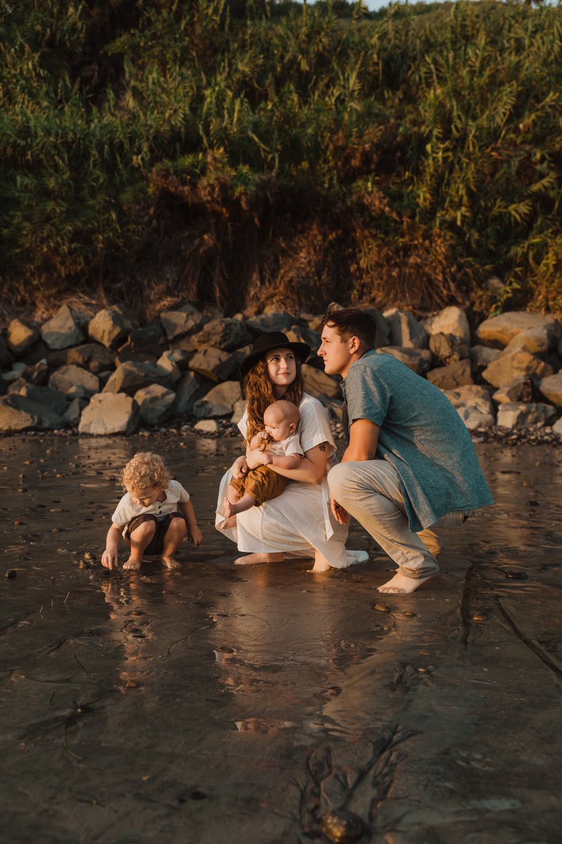 catiealtmully's tweet photo. Logan is going to be 4 months old in a week and a half and we have not had any pictures taken of all 4 us. These make my heart melt and I can’t stop looking at them bc they make me simply so happy. https://t.co/YourT0UZaV