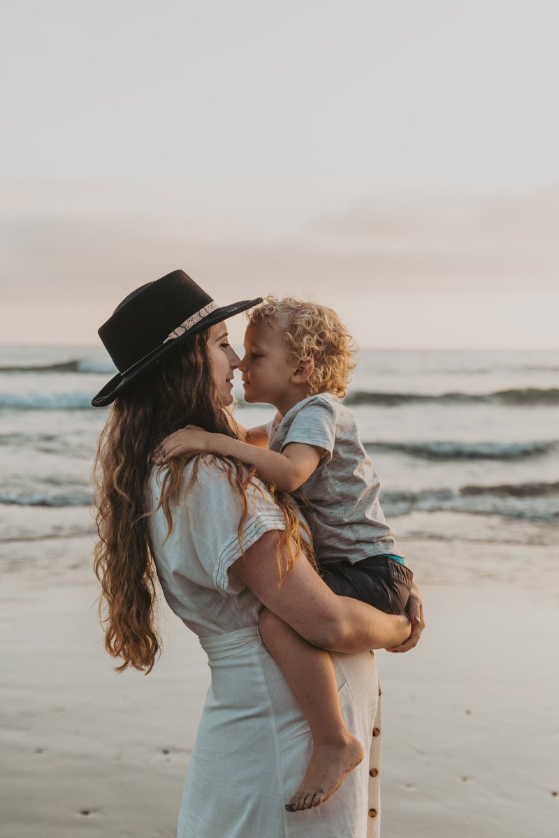 catiealtmully's tweet photo. Logan is going to be 4 months old in a week and a half and we have not had any pictures taken of all 4 us. These make my heart melt and I can’t stop looking at them bc they make me simply so happy. https://t.co/YourT0UZaV