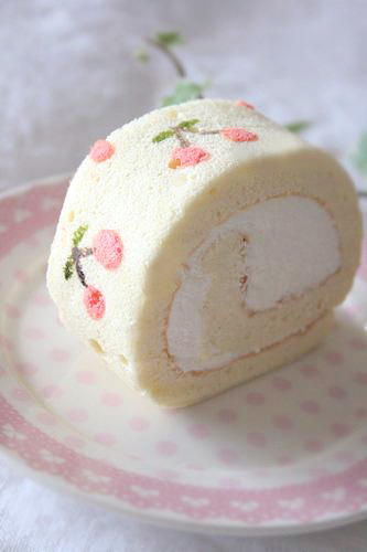 lavieestbelIe's tweet photo. Cherry roll cake https://t.co/VVpF9ixNdp