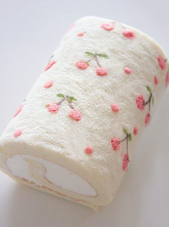 lavieestbelIe's tweet photo. Cherry roll cake https://t.co/VVpF9ixNdp