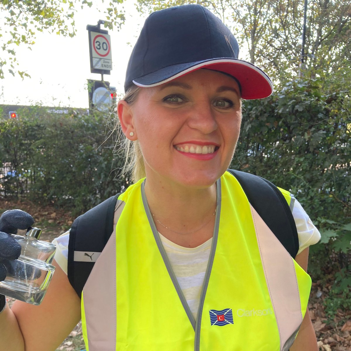 And in other news today, one of our teams joined in the #GreatBritishSeptemberClean with <a href="/KeepBritainTidy/">Keep Britain Tidy</a>, litter-picking in &amp; around E1. 16Kg of rubbish later &amp; a rather fetching pair of shoes discovered by chef <a href="/StevenLickley/">Steven John Lickley</a>! Well done @ZariaRomero74 &amp; team Vach 🚮