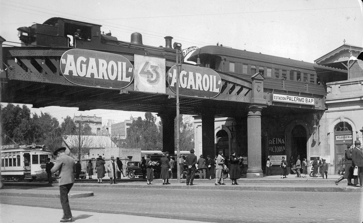 Otras identidades absorbidas por Palermo sobreviven, como Barrio Parque (también Palermo Chico) o Pacífico, nombre que estaba perdiendo uso y quizás haya sido rescatado por el Metrobús. Se llama así por el puente sobre Santa Fe del FC Buenos Aires al Pacífico, hoy San Martín.