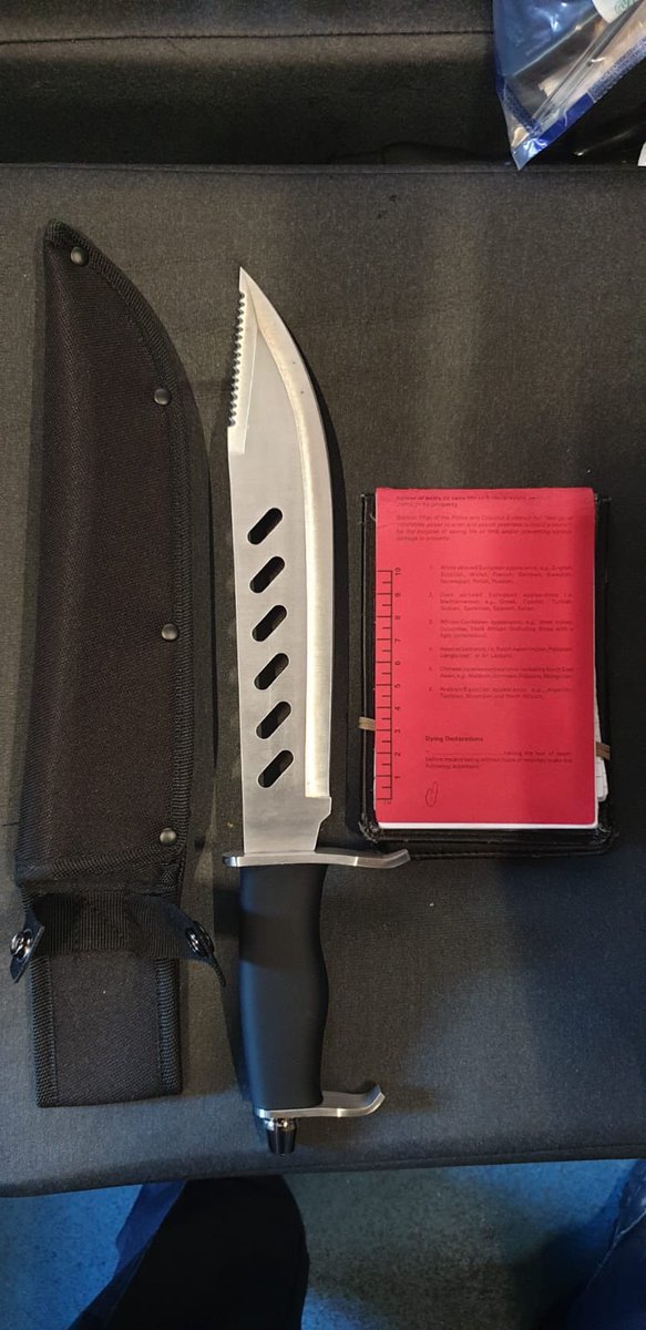 MetTaskforce's tweet image. #U52 are late turn commissioners reserve posted to @LambethMPS this week. Officer chases a 16 year old who makes off in #WiltshireRoadSW9 where he is then found in possession of this knife! Hopefully we’ve prevented an injury or worse today. #stopandsearch #TSG