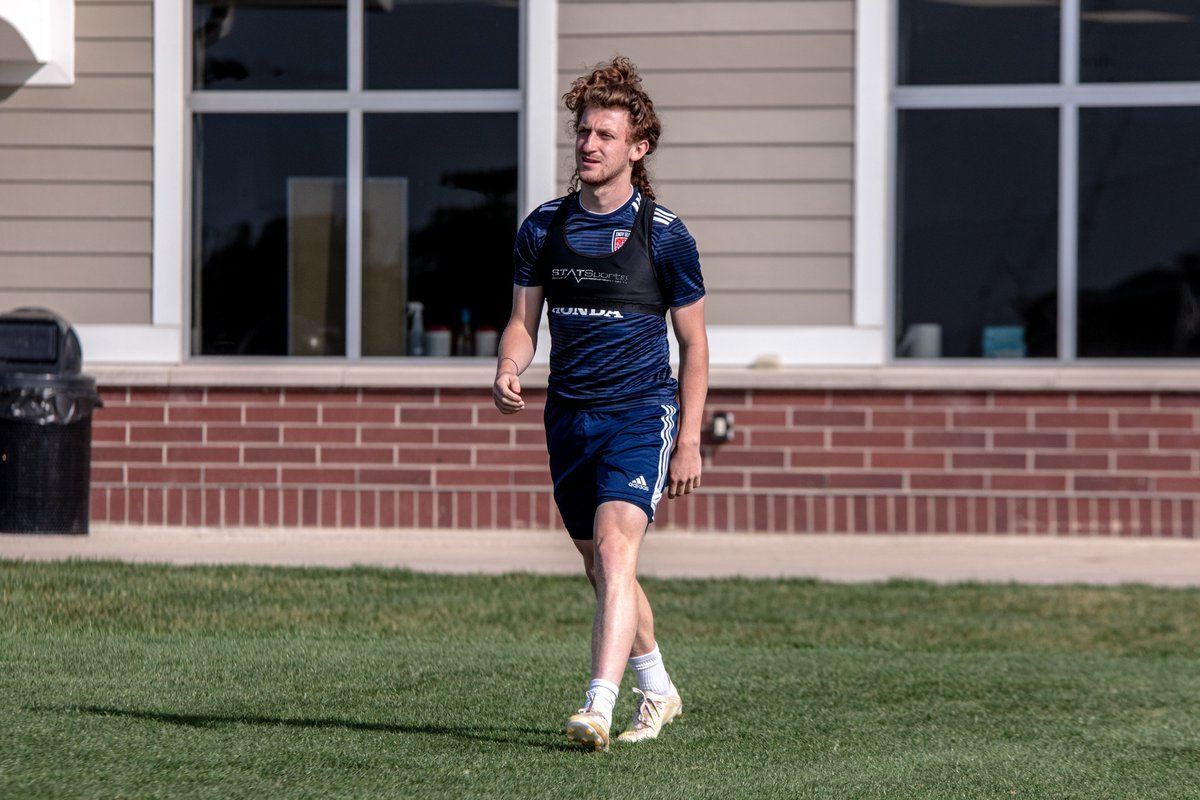 IndyEleven's tweet photo. In tune with the squad 🎸

📰 ICYMI | Welcome to the team, Mitch Guitar: https://t.co/9cjxAGT5uY

#IndyForever | #VictoryIsOurs https://t.co/KMQMDSfjMH