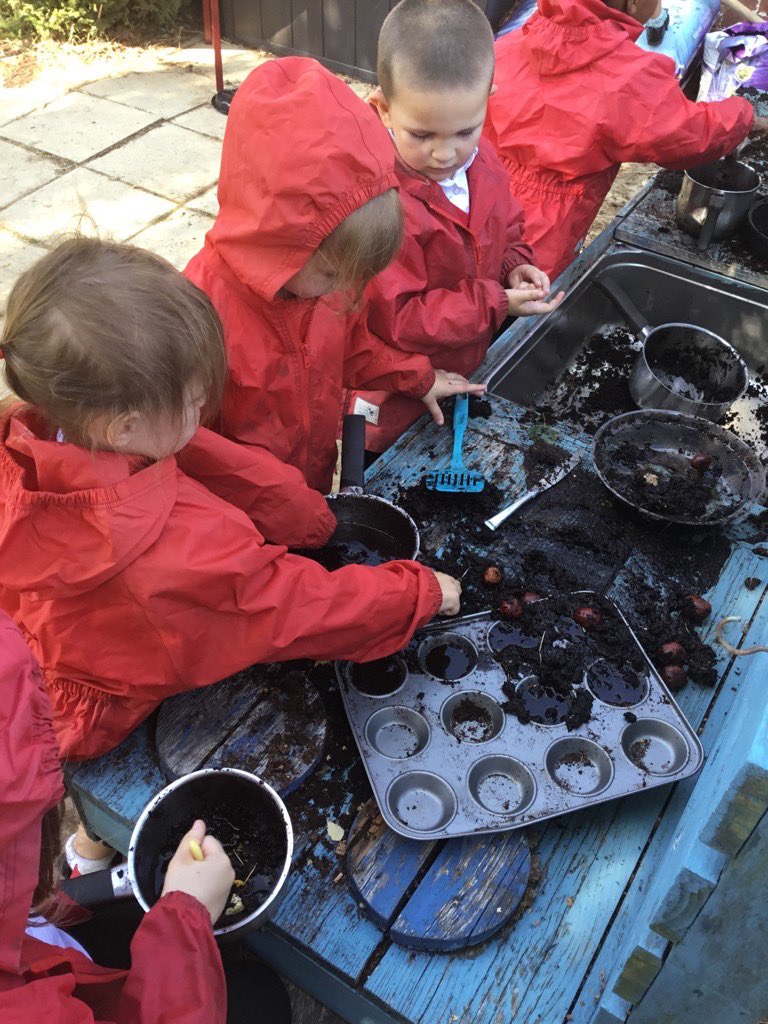 greenfieldseyfs's tweet photo. Itβs always a good day when weβve been in the mud kitchen π π±β€οΈ @greenfieldsps @EYFSDRET1 #mudkitchenfun #reception https://t.co/zQ7cHwGL96