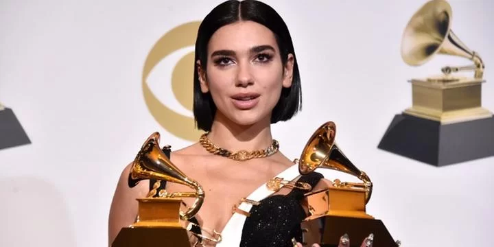 siteduaIipabr's tweet photo. Foi oficializado que a Warner submeteu o “Future Nostalgia” nas categorias Album of the Year e Best Pop Vocal Album no Grammy 2021 e “Don’t Start Now” em Song of the Year e Record of the Year. https://t.co/fBiRK7FnQv
