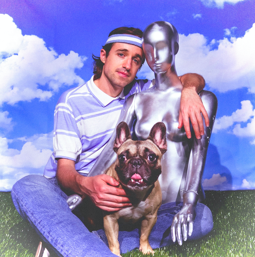 Premiere: <a href="/HOLYCHILD/">HOLYCHILD</a>'s <a href="/louielouiejams/">Louie Diller</a> is ready to share his soaring debut single "All Fall Down," a song inspired by his experience going from on top of the world to food stamps, heartbreak and "living next door to the Mexican mafia" 👀 variance.cc/2f18e