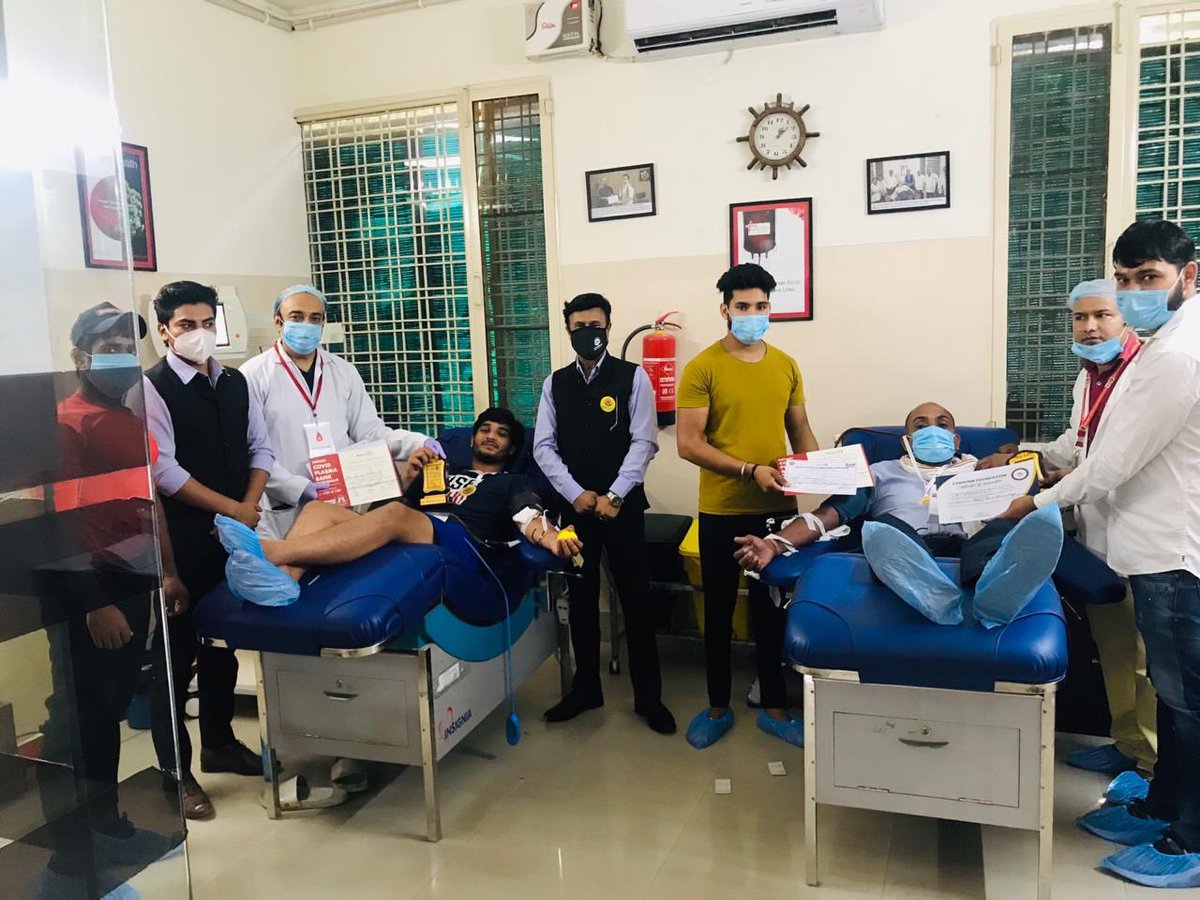 drdpgoyaloffice's tweet photo. 3 plasma donations today by ⁦@can_winn⁩ &amp; ⁦@NaveenGoyalBJP⁩ team reaches 77th donations 
#plasmaSaves 

⁦@DC_Gurugram⁩ ⁦@cmohry⁩ ⁦@aniljaindr⁩ ⁦@anilvijminister⁩ ⁦@drharshvardhan⁩ ⁦@TOIGurgaon⁩ ⁦@aajtak⁩ ⁦@nstomar⁩ ⁦ https://t.co/diwlbd9PVC