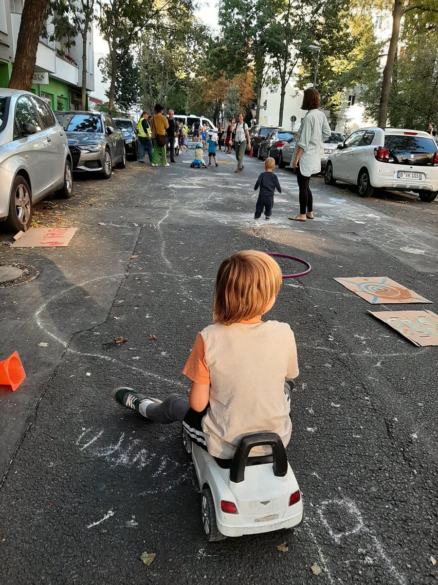 Eigentlich ja #autofreierTag heute, aber ich drück mal ein Auge zu. #Spielstrassen #CarFreeDay2020