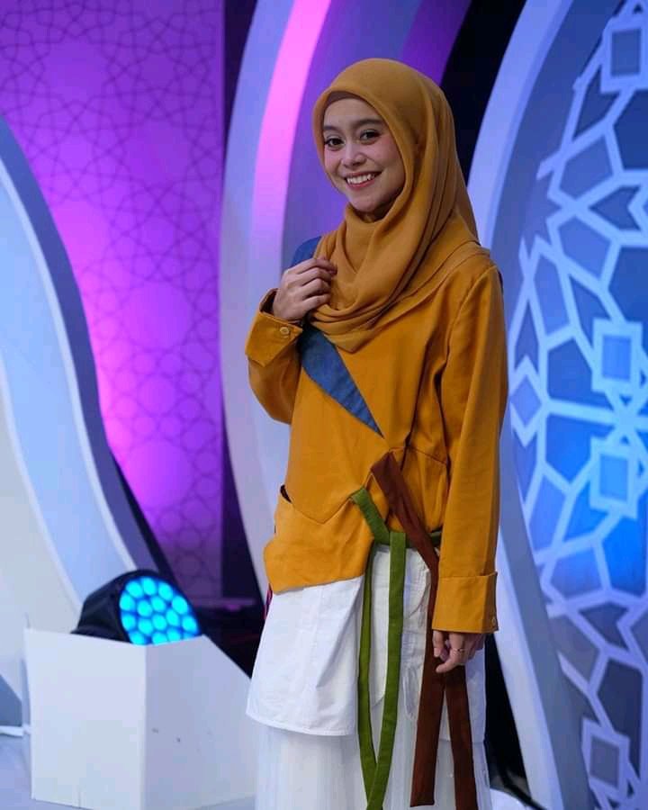 IntanHidayatpe1's tweet photo. #LestiKonserSosmedLIDA2020
Tersenyumlah untuk orang lain https://t.co/fVNhrBZlXy