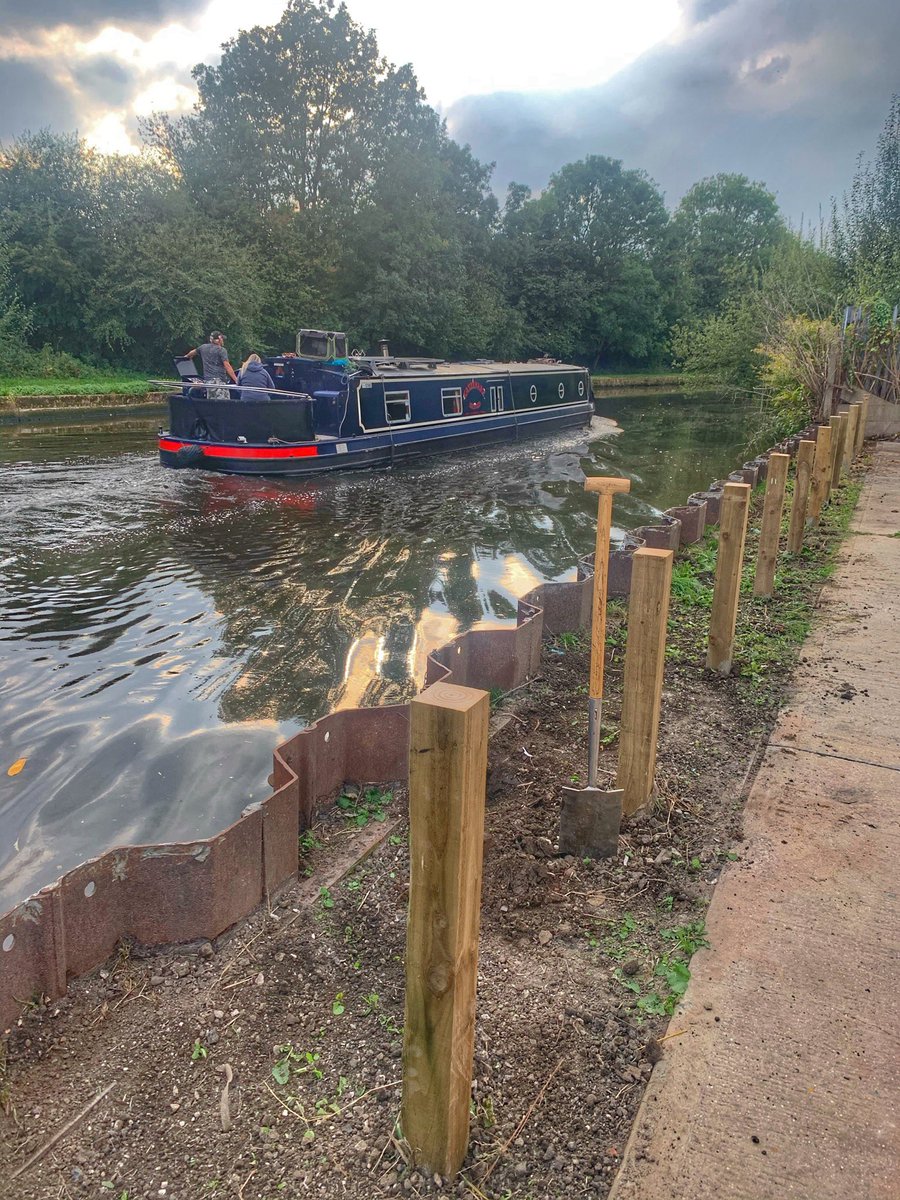 BrewingGorilla's tweet image. The canalside seating area posts are in!! #brewedinyorkshire #craftedbyhand #craftbeer #teamgorilla