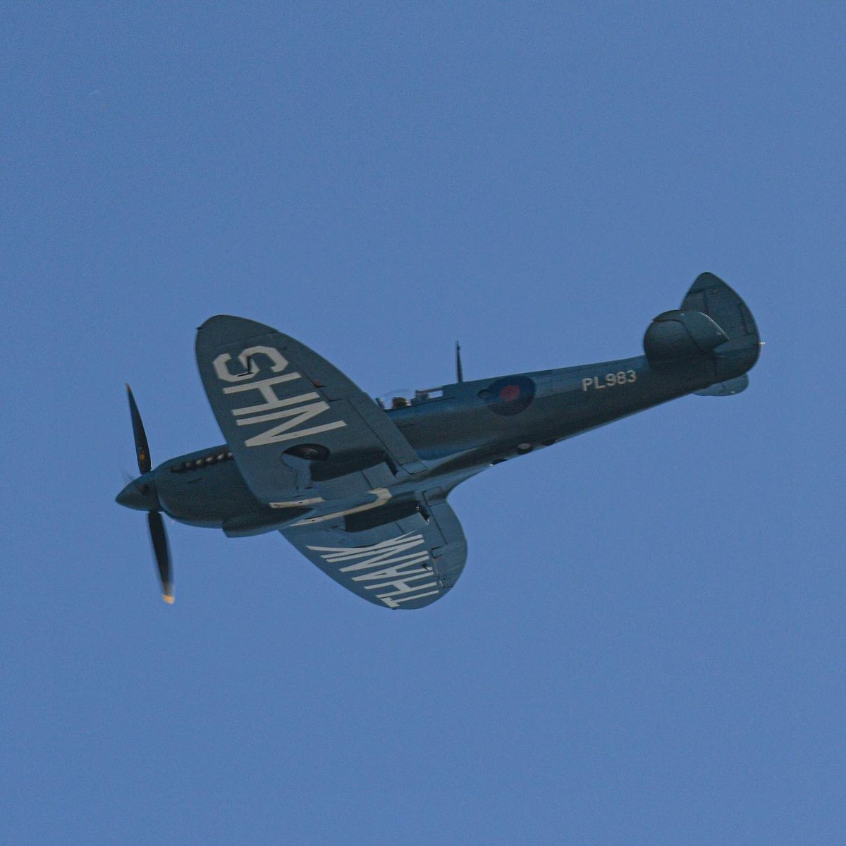 PhilBeer83's tweet photo. The glorious sight & sound of the #nhsspitfire PR.XI PL983 aka โLโ of the #aircraftrestorationcompany saluting the #nhs workers over #pinderfieldshospital this morning #nhsspitfireflypast #covid19 #pandemic #thankyounhs #nhsheroes #duxford #Spitfire #avgeek #avporn #aircraft https://t.co/5BXP8bjbyl