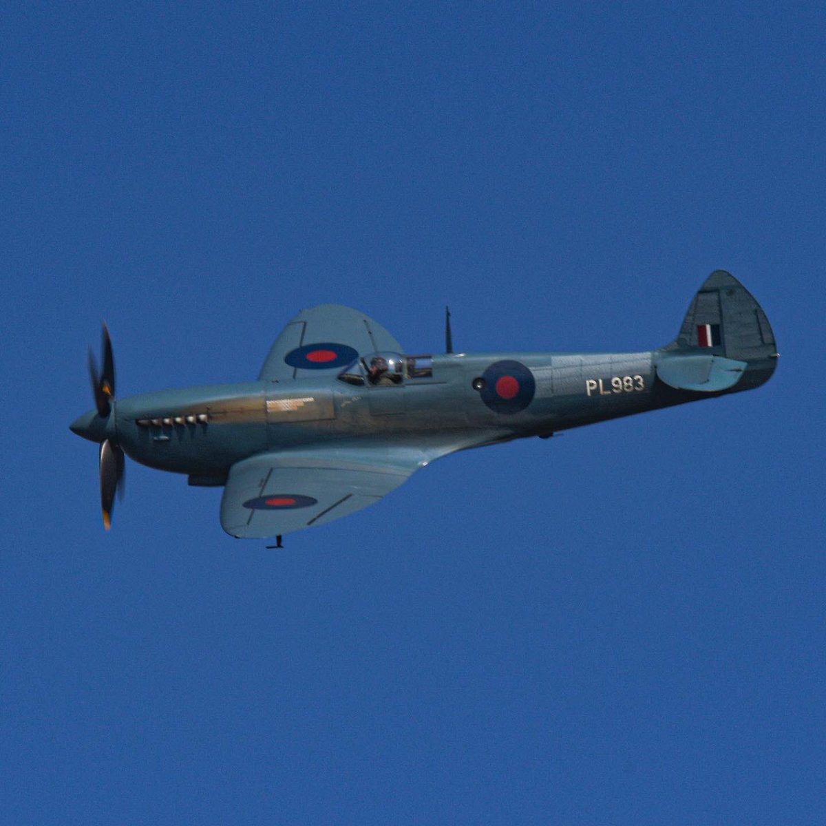 PhilBeer83's tweet photo. The glorious sight & sound of the #nhsspitfire PR.XI PL983 aka โLโ of the #aircraftrestorationcompany saluting the #nhs workers over #pinderfieldshospital this morning #nhsspitfireflypast #covid19 #pandemic #thankyounhs #nhsheroes #duxford #Spitfire #avgeek #avporn #aircraft https://t.co/5BXP8bjbyl
