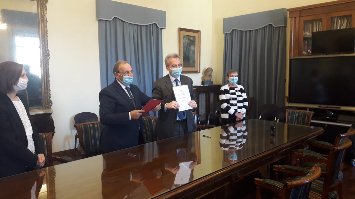 Viminale's tweet image. Firmata intesa tra #Viminale e Comunità di Sant&apos;Egidio per organizzare un corridoio umanitario da #Lesbo. Sulle 300 persone coinvolte, sarà data priorità a famiglie, fasce vulnerabili e minori non accompagnati.
#22settembre
#asilo
@santegidionews

📰➡️interno.gov.it/it/node/21769