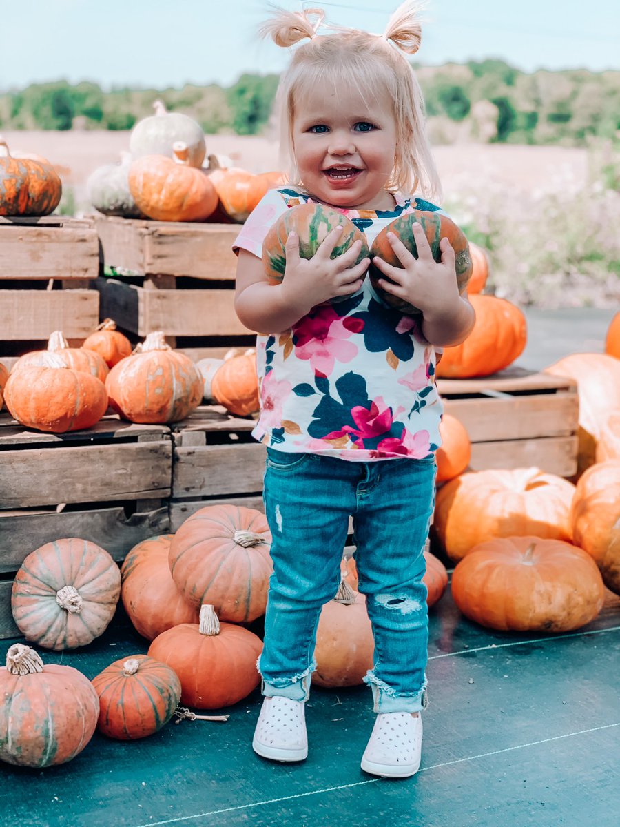 Madddss37's tweet photo. Could she be any cuter? 😍 https://t.co/mz3EN5jTvq