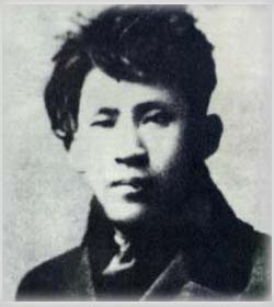After this equinox, tomorrow is the 110th Birthday of Yi Sang: the dark wizard, clown, and crown prince of modern Korean literature. Some still believe that his writings were the writings of a madman. Others think he was the greatest writer of his generation. A thread. 1/19