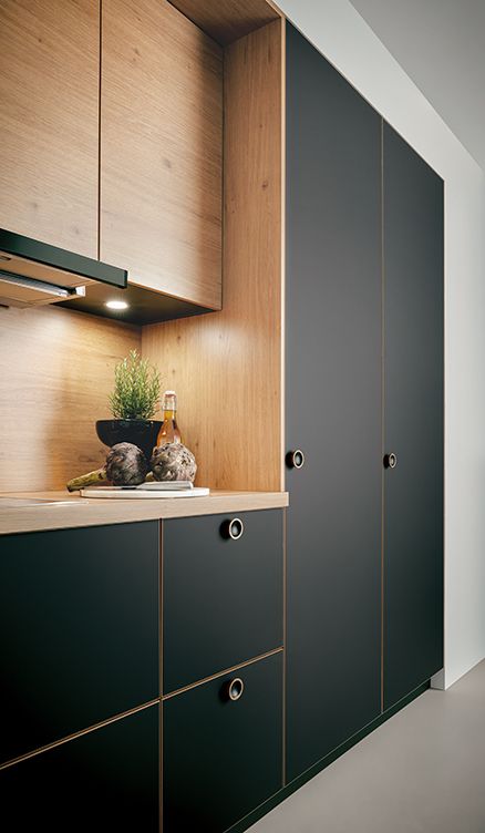 Timberfusion's tweet photo. Minimalist kitchens are equal parts sleek and chic, and it’s a highly sought-after style due to it’s impressive appearance. 

We have some great examples of minimalism over on our website, just check out the “Modern” tab to see them: https://t.co/HHHmAX8u5w https://t.co/FoQ3WjFCha