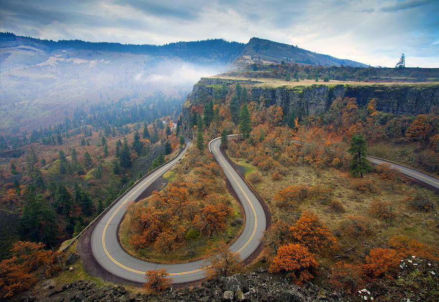 6/ Travelling around I've seen many situations where an Italian road engineer would have definitely used a different approach than a Canadian one, both technically valid of course, to adapt the geometrical needs of road building (vertical and horizontal radii) to the ground.