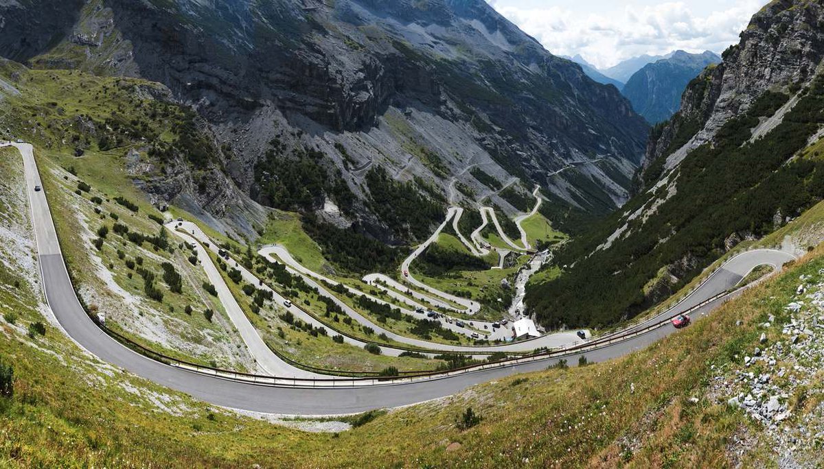 6/ Travelling around I've seen many situations where an Italian road engineer would have definitely used a different approach than a Canadian one, both technically valid of course, to adapt the geometrical needs of road building (vertical and horizontal radii) to the ground.