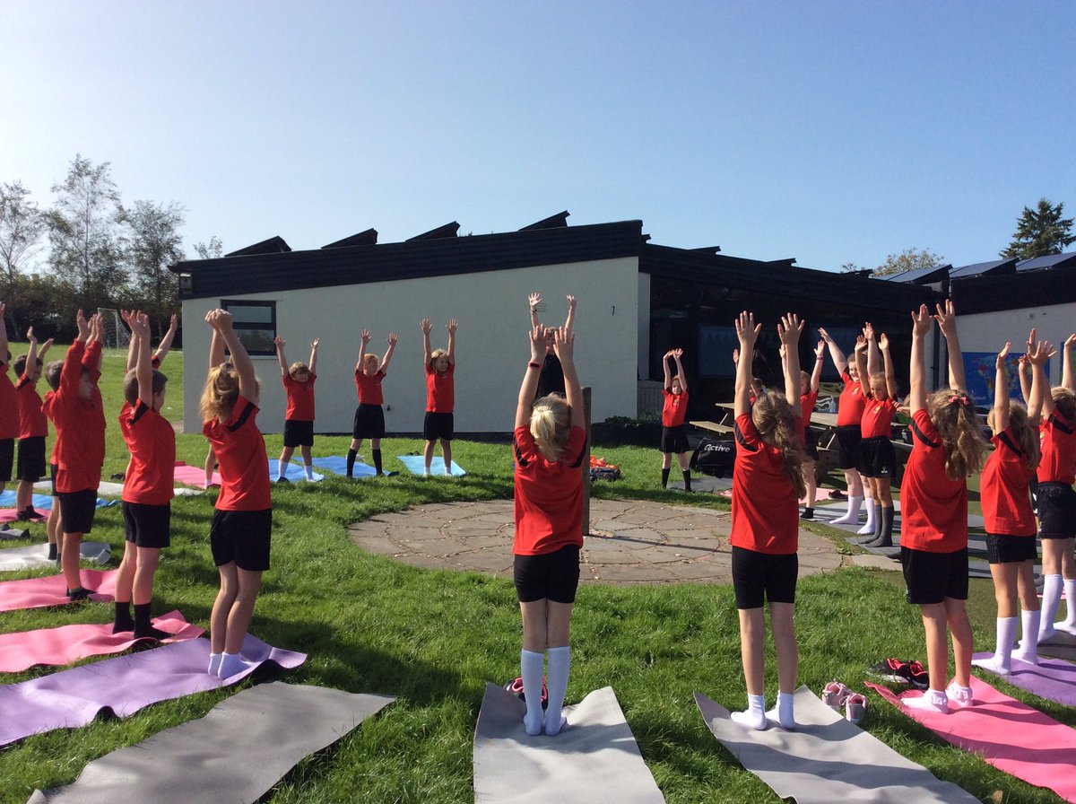 Pennington_2016's tweet photo. Thankyou James for our virtual guitar lesson and thankyou to #Yokids for a fun yoga session! From Year 4 ππΈ#year4 #yoga #guitar #guitarist #guitars https://t.co/ADN9Fy9g6W