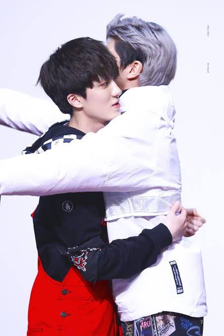 Chani being clingy a very devastating thread;
