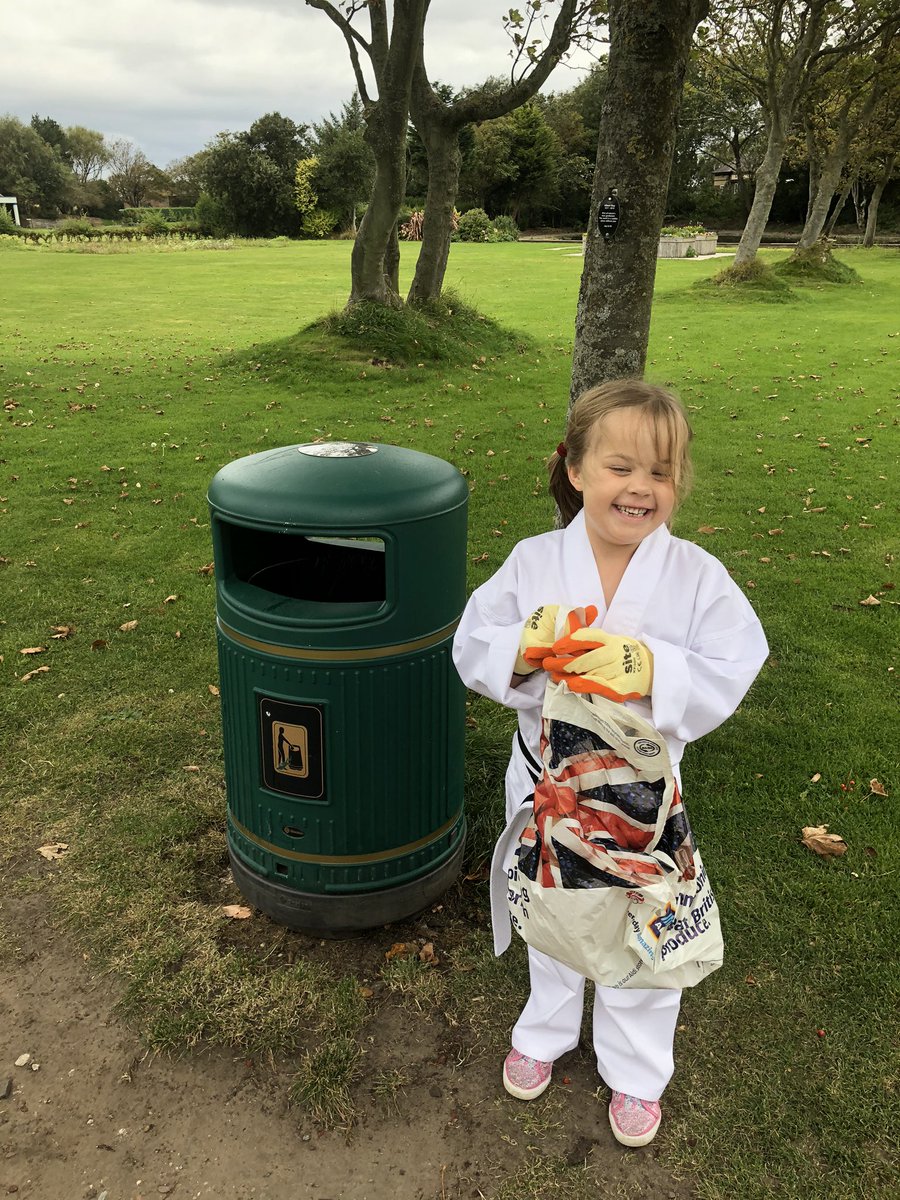 elb261's tweet image. Doing my bit @GirlguidingSeft @FRISroom14 @FrisInf #parkclean