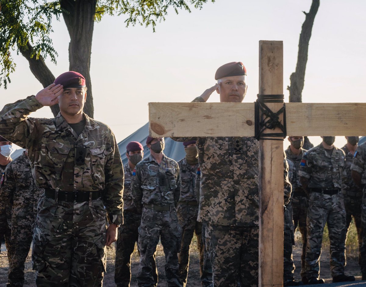 16AirAssltBCT's tweet photo. The heroic actions of #airborne troops on Operation Market Garden in 1944 were commemorated by all Officers and Seniors on #ExJointEndeavour2020. @UKinUkraine #AlwaysFirst #UKUAStrongerTogether @3PARA @AirborneSappers @AirborneMedics @PEPtoParachute https://t.co/ZndAbI35QO