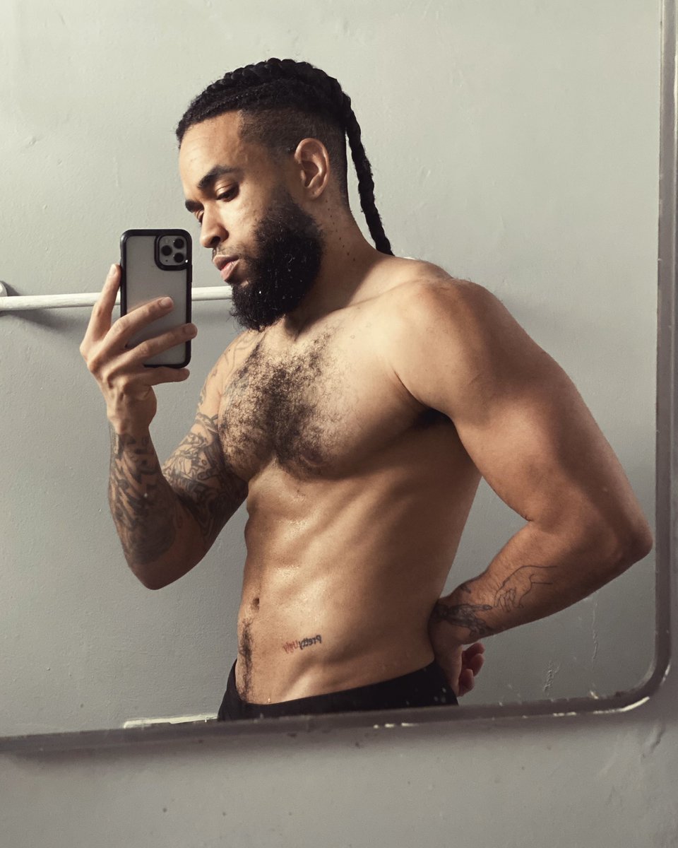 1Rylic's tweet image. Day 30/90

Made it to 30 days straight of working out at home