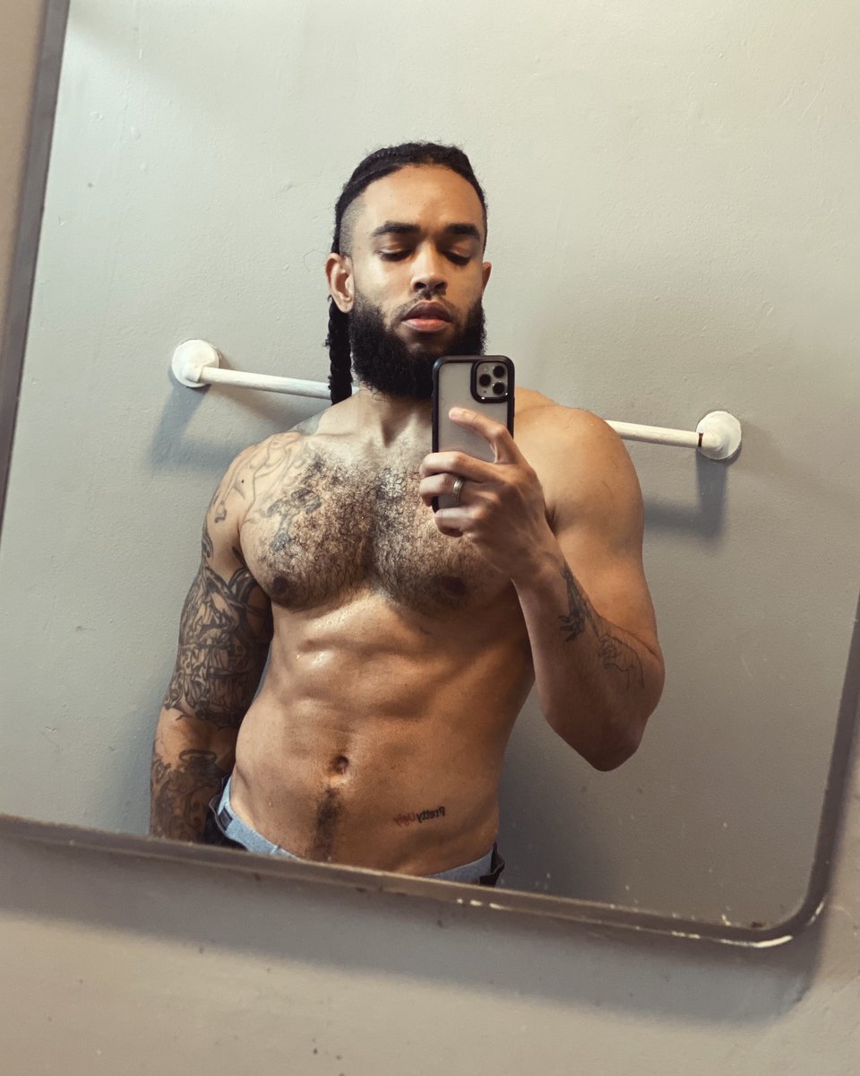 1Rylic's tweet image. Day 30/90

Made it to 30 days straight of working out at home