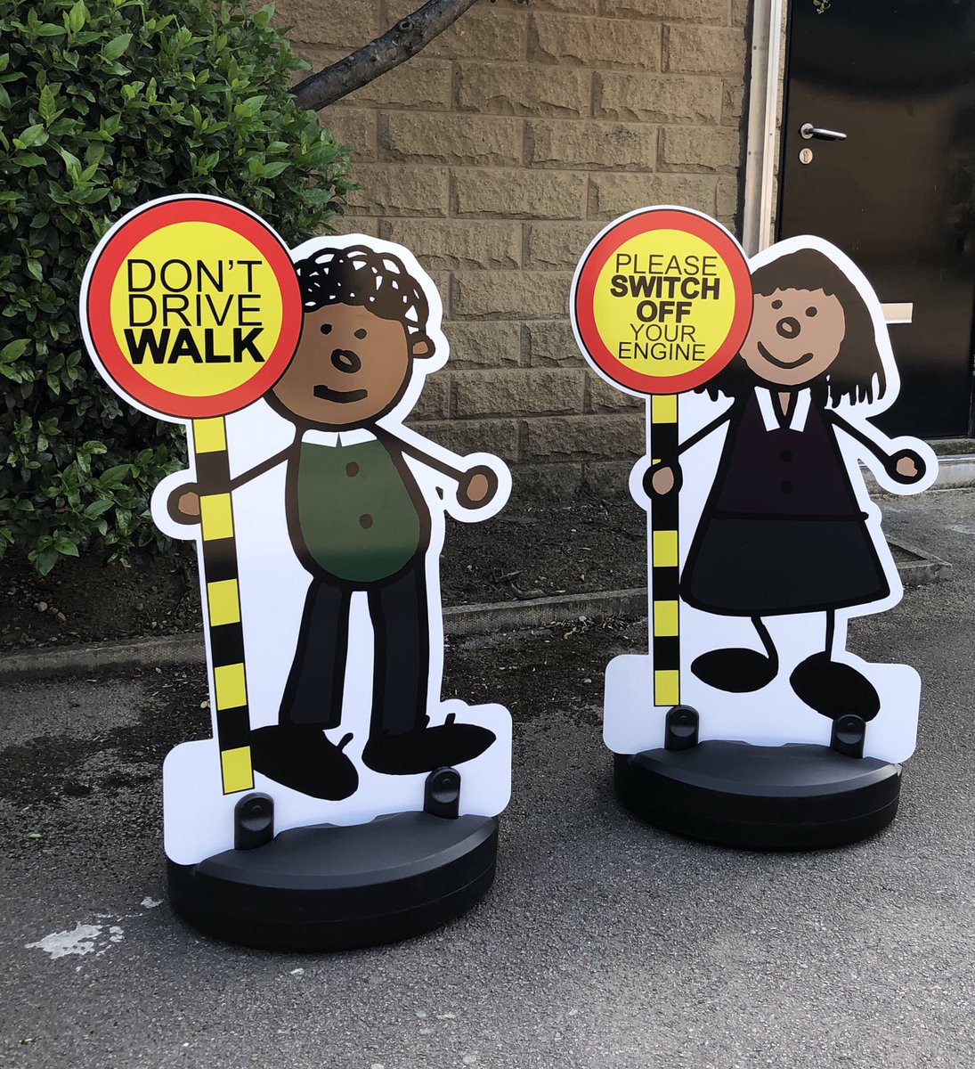 School_RdSafety's tweet photo. @LittleNinjaUK @TheGunnersPub @vicswift @RMRsToo @PaigeLDN__ @visitcamberwell @kyne007 @VehicleIdling @thesupermummyth @scullingbat @TilbrookDaniela @SaveOurLungsTW1 @XR_BSE @XRGuildford @XRSutton @VillageVoice1 @one_lewisham @OneLevenshulme @KingsHeathLTN @oneoval_ @RedMajid @outercircles #SayNo2Idling say the #ParkingBuddies and protect children’s #LittleLungs #DropOffSwitchOff #SaferSchools #LessPollution https://t.co/IcUNupC545