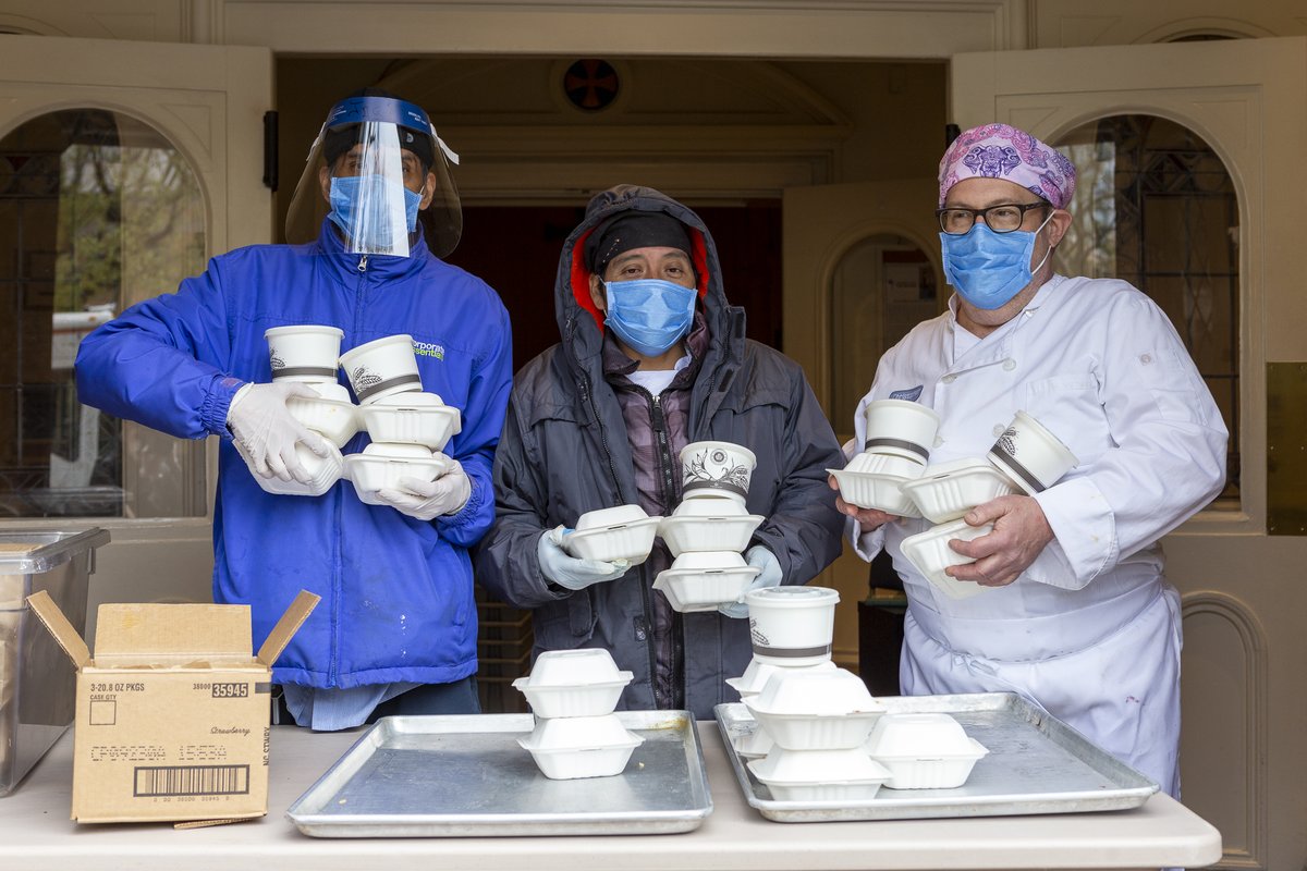 VerlassoSalmon's tweet photo. In 2 days, @HolyApostlesNYC (HASK) will host its annual #FarmToTray event!
Food pantries & #soupkitchens are seeing a surge in demand; in 2019 HASK served 840 meals/week....now, they're providing a weekly avg of 22K meals/week.
Pls donate https://t.co/J5tzGjAUYg & attend! ๐ https://t.co/BndNQUTb9L