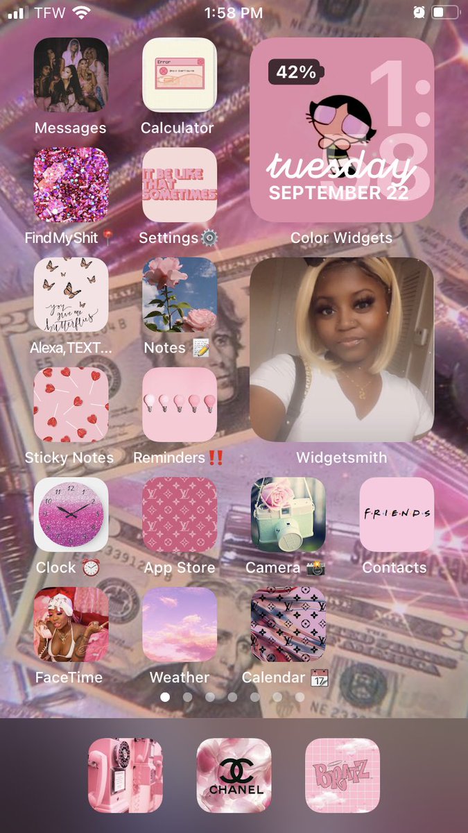 prettyblackree_'s tweet image. #TooManyApps #ImTied #IOSHomeScreen I got 6 more pages to go🥴😂